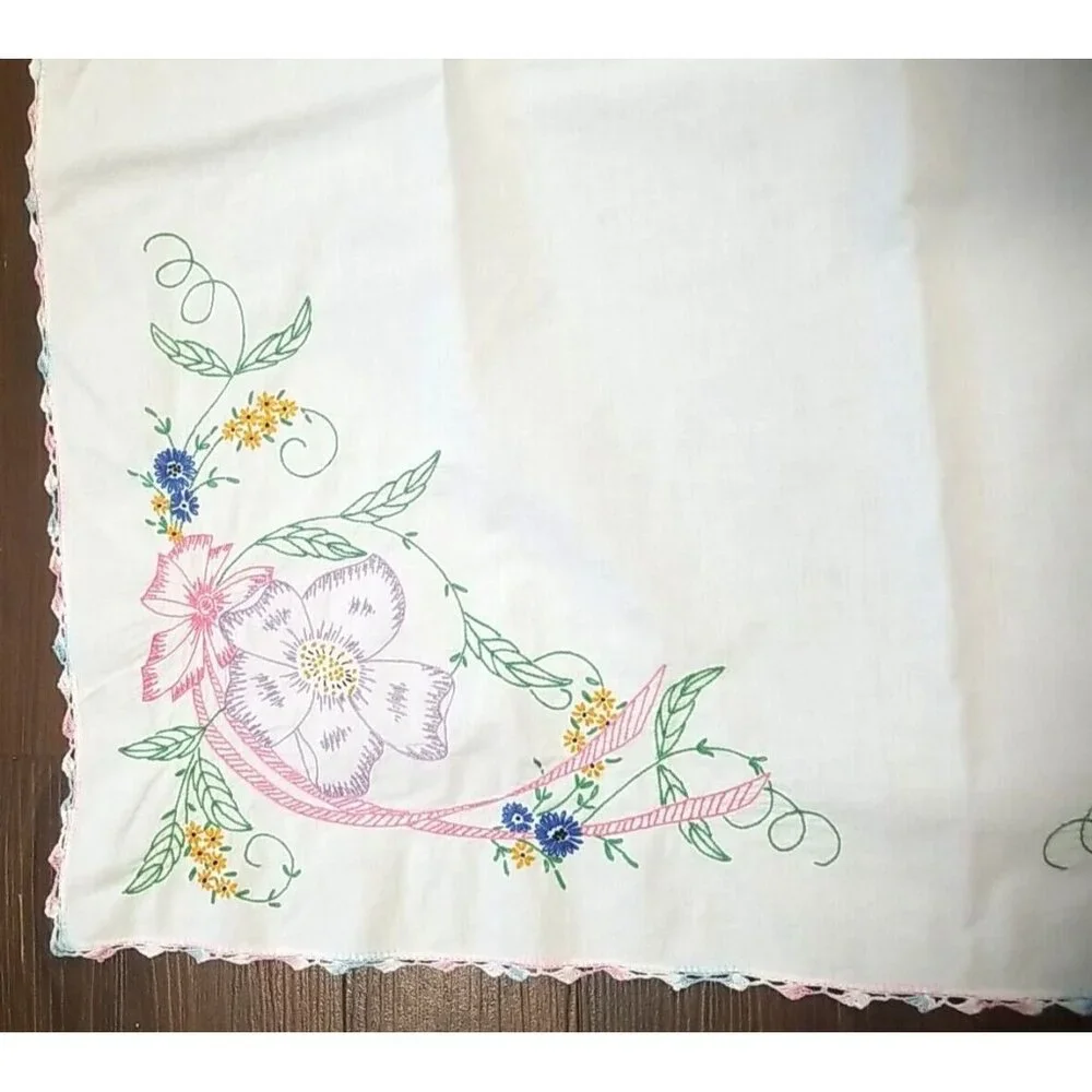 Vintage Hand Embroidered Floral Country Cottagecore Small Tablecloth 34” Dogwood